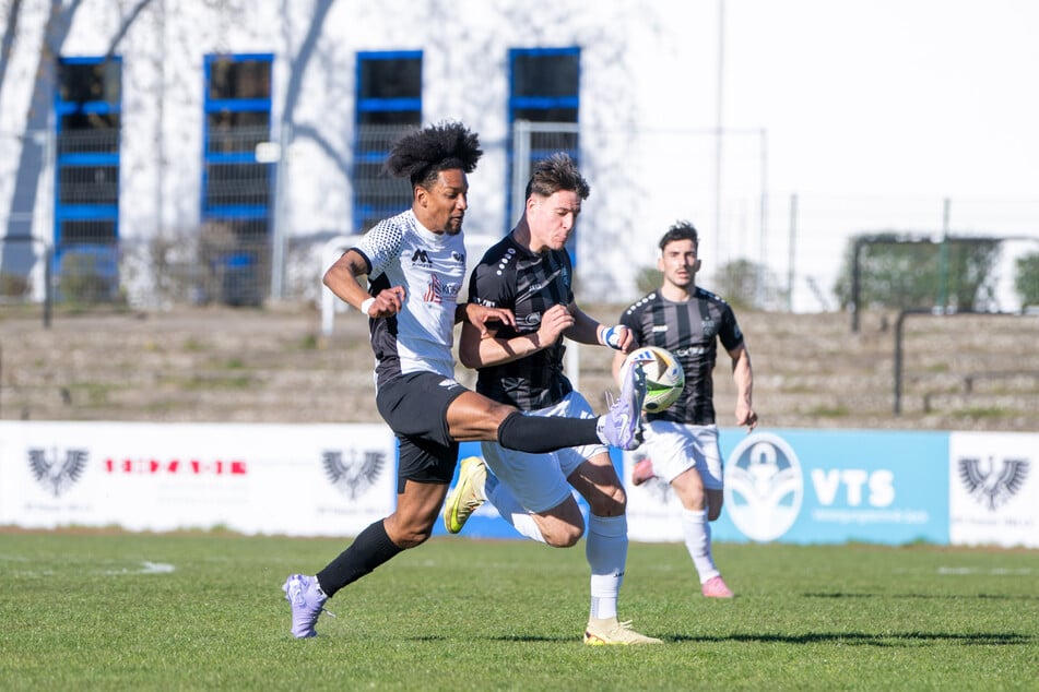 Charmaine Häusl (l.), hier gegen CFC-Kicker Jonas Marx, schoss den einzigen Chemnitzer Treffer - ein Eigentor.