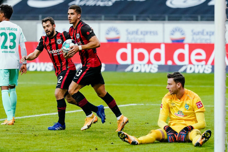 Torschütze André Silva (2.v.r.) schnappt sich nach seinem Tor zum 1:1 den Ball. Geht da noch mehr?