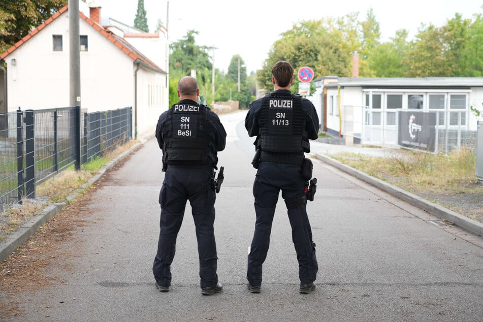 Die Polizei ist mit einem Großaufgebot präsent. Der Evakuierungsbereich wurde abgesperrt.