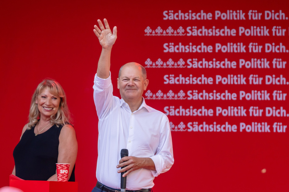 Bundeskanzler Olaf Scholz (66, SPD) und Petra Köpping (66, SPD) beim Wahlkampf-Auftritt in Chemnitz.