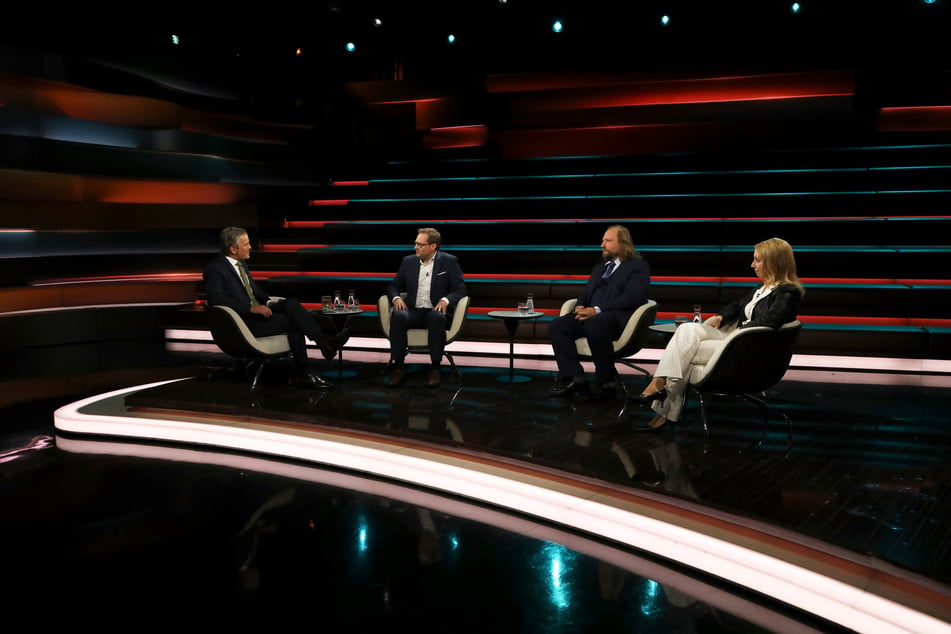 Am Donnerstagabend diskutierte Markus Lanz (55, v. l.) mit CSU-Generalsekretär Martin Huber (46), Grünen-Politiker Anton Hofreiter (54) und Journalistin Melanie Amann (46).