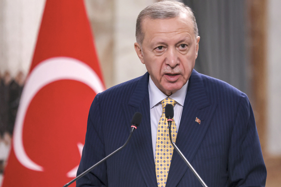 Der türkische Präsident teilte nicht nur mit, den Handel mit Israel aussetzen, sondern auch, sich der von Südafrika angestrengten Völkermord-Klage gegen Israel anschließen zu wollen.