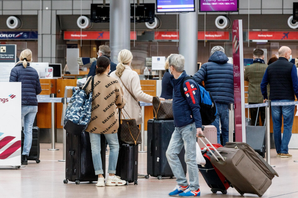 Kaum war Mallorca von der Liste der Risikogebiete gestrichen, hoben die ersten Passagiere in Hamburg in Richtung Balearen ab.