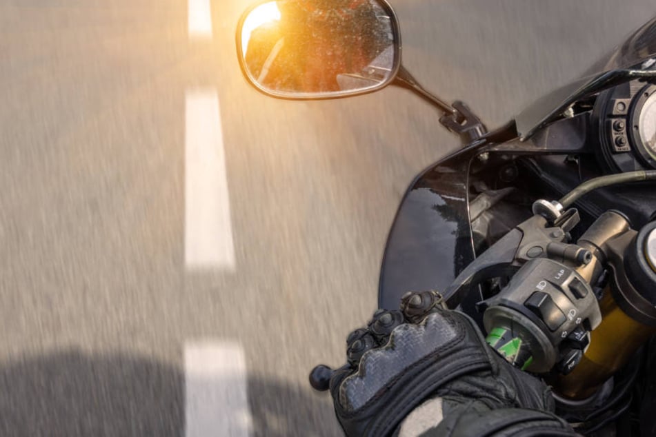 Nach seinen waghalsigen Überholmanövern hatte der 28-Jährige dann aber doch auf dem Standstreifen angehalten. (Symbolbild)