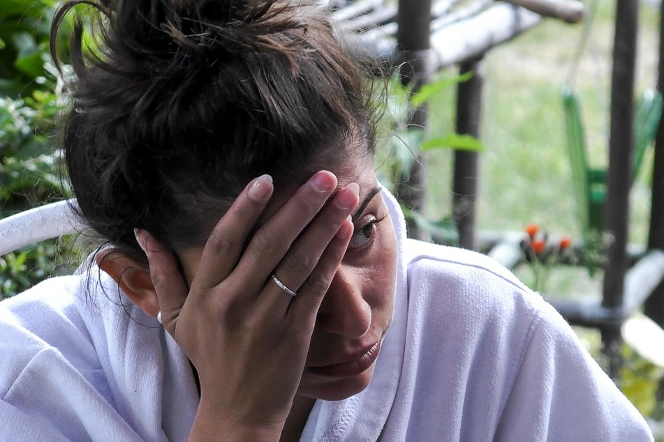 Eva Benetatou (28) musste sich im "Sommerhaus der Stars" heftigen Attacken stellen. Die große Aussprache wird im TV nicht live ablaufen.