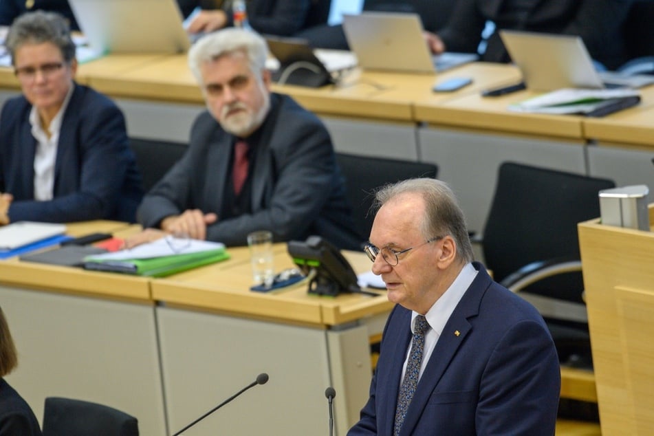 Laut Sachsen-Anhalts Ministerpräsident Reiner Haseloff (70, CDU) sei man den Opfern des Anschlags eine vollständige Aufklärung schuldig.