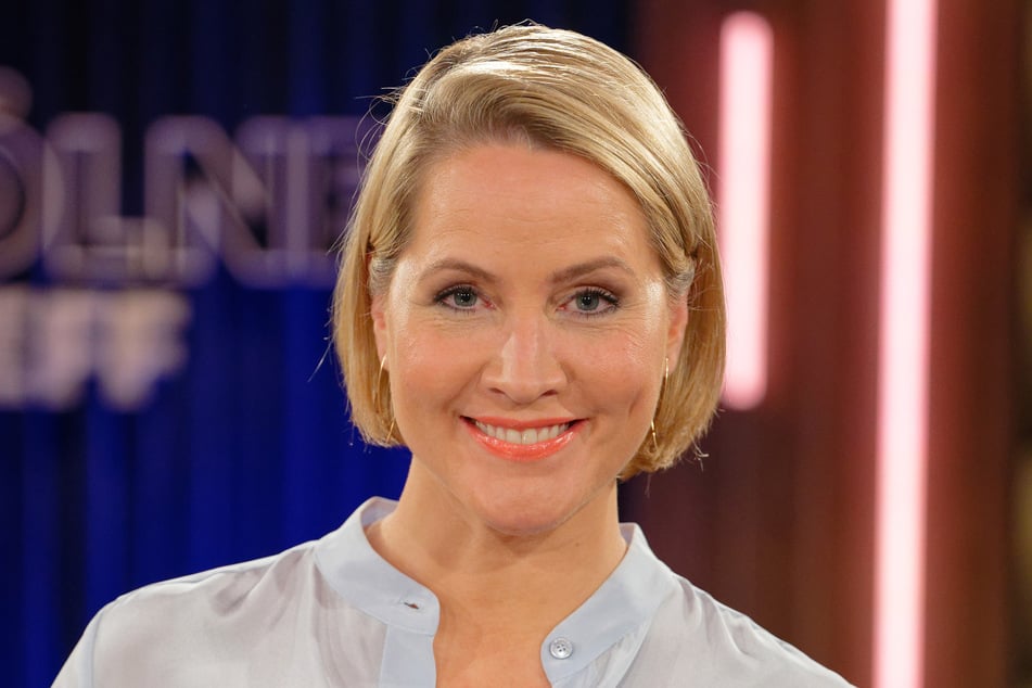 Judith Rakers (50) hat im Alter von neun Jahren mit ihrem Vater Autofahren geübt. (Archivfoto)