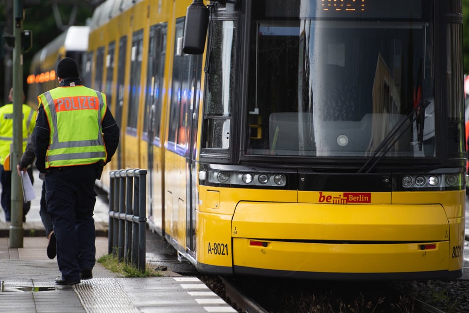 Rettungskräfte konnten nichts mehr für die Frau tun. (Symbolbild)