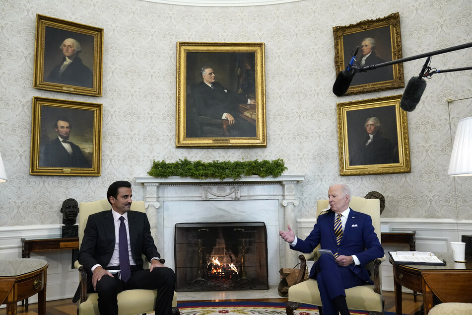 Emir von Katar, Scheich Tamim bin Hamad Al Thani (43, l.), und US-Präsident Joe Biden (70).