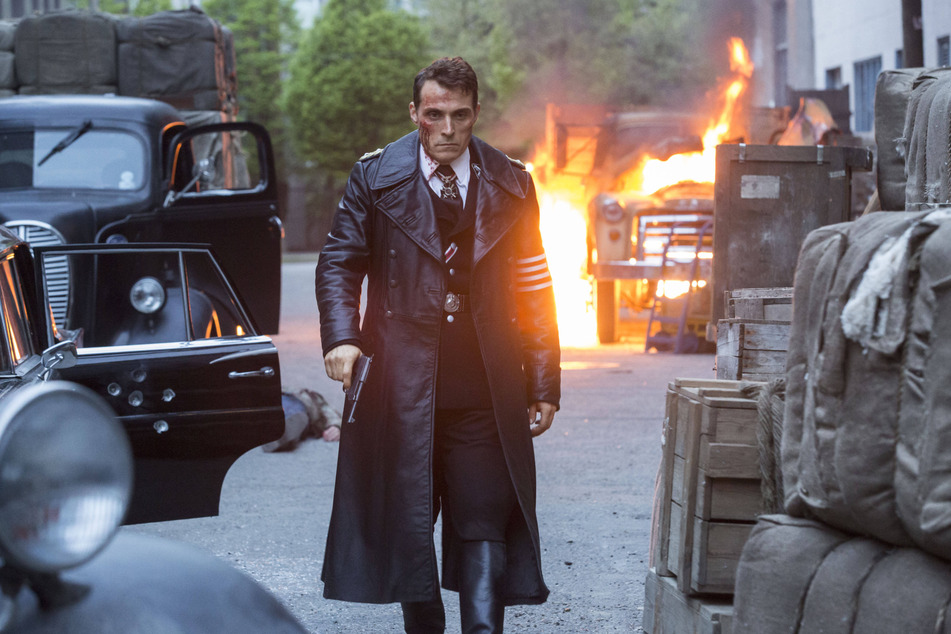 Rufus Sewell spielt in der Serie John Smith.