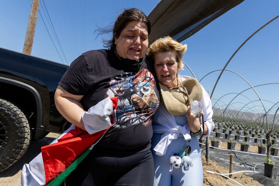 DHS said more than 500 "rioters" had attempted to disrupt the operation, and four US citizens are facing charges for assaulting or resisting officers.