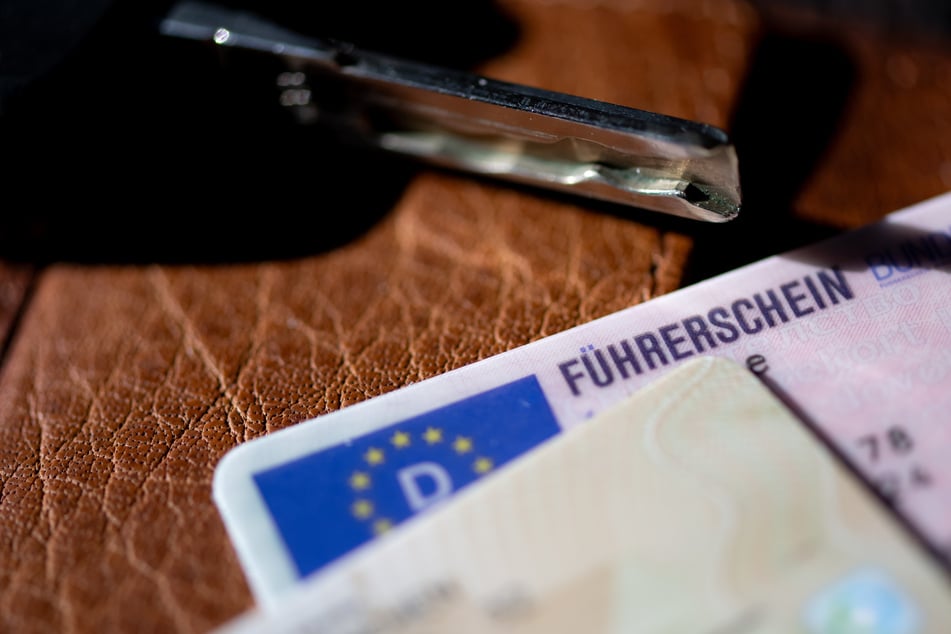 Der Rentner musste seinen Führerschein abgeben. (Symbolbild)