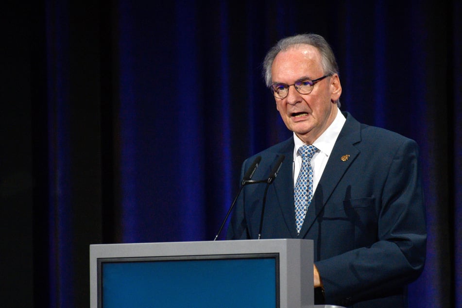 Ein halbes Jahr vor der Landtagswahl: Ministerpräsident Haseloff reicht Rücktritt ein