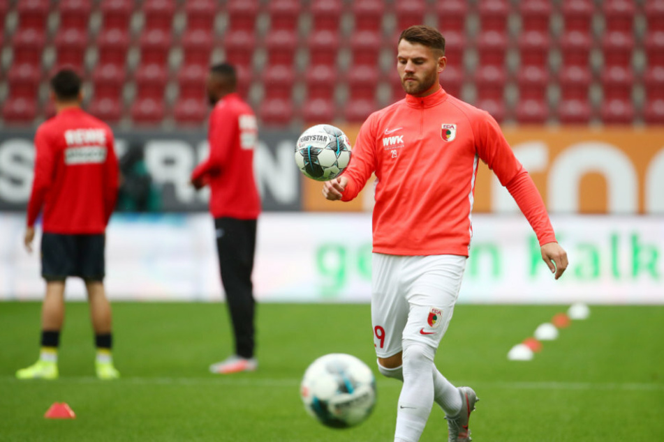 Eduard Löwen (23, r.) wärmt sich auf.