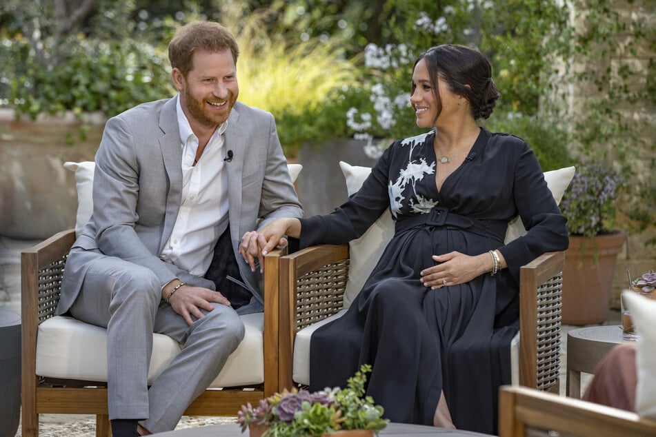 Prinz Harry (36) und die schwangere Herzogin Meghan (39) gaben der US-Talkmasterin Oprah Winfrey (67) ein spannendes Interview und machten dem britischen Königshaus einige brisante Vorwürfe.