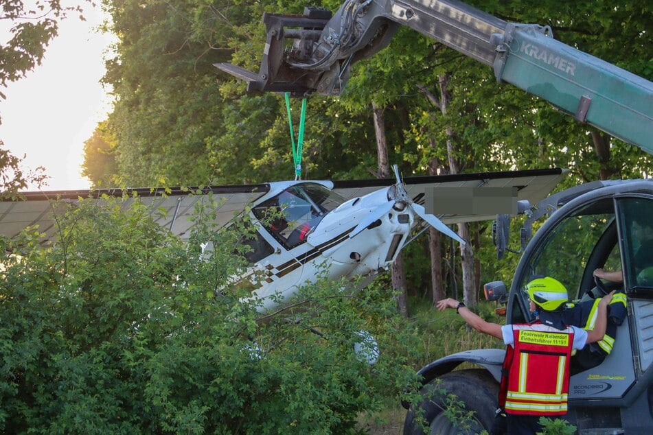 An dem Flugzeug entstand ein Sachschaden von rund 10.000 Euro.