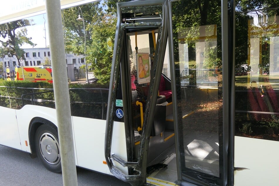 Am Bus ging eine Tür kaputt.