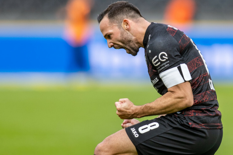 Stuttgarts Gonzalo Castro jubelt nach seinem Treffer zum 2:0.