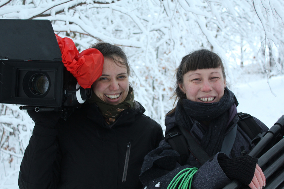Kamerafrau Janine Pätzold (l.) und Regisseurin Laura Reichwald (32) drehten den Film "Stollen".