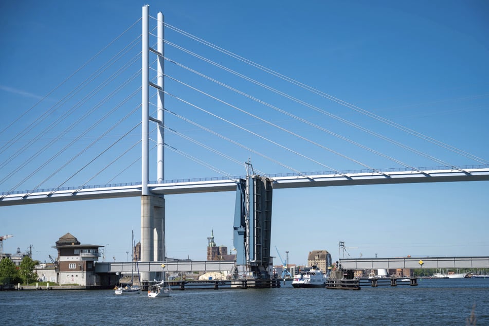 Ursprünglich sollte die Vollsperrung der Rügenbrücke schon vergangenen Mittwoch (7. Mai) beginnen.