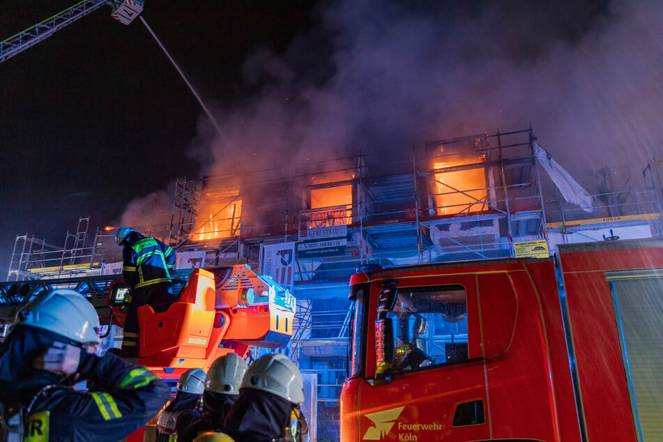Dachgeschossbrand in Köln: Warn-App NINA ausgelöst