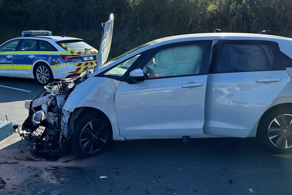 Der Honda hatte das Motorrad frontal erwischt. Der 51-Jährige erlitt bei dem Unfall so schwere Verletzungen, dass er noch vor Ort verstarb.