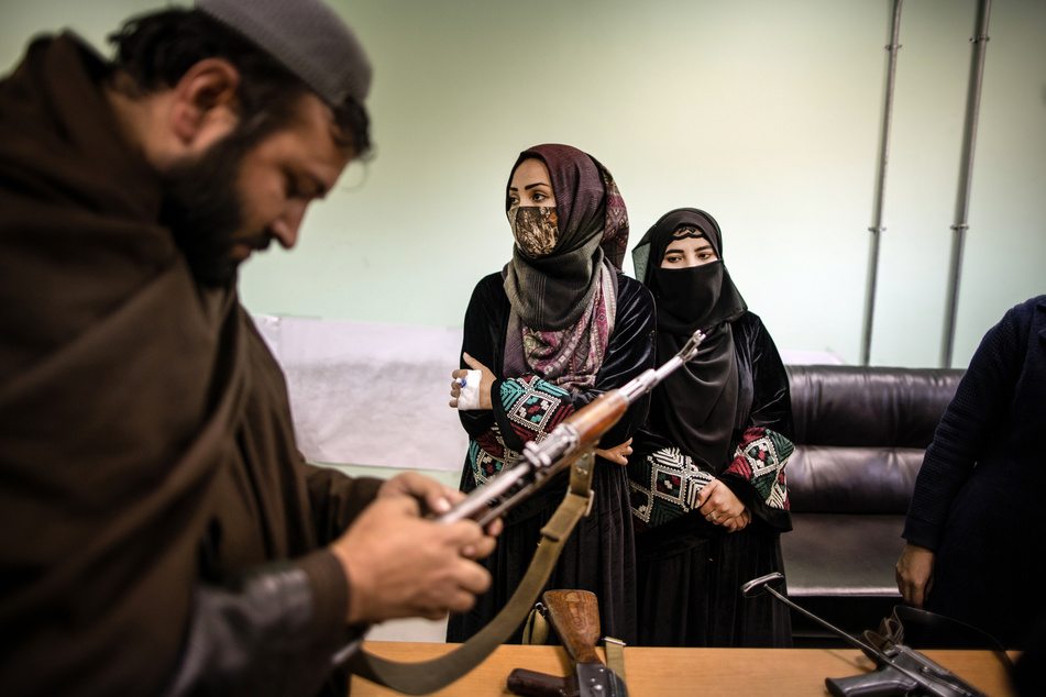 Auch wenn die Situation ausweglos scheint, immer wieder Protestieren Frauen in Afghanistan.