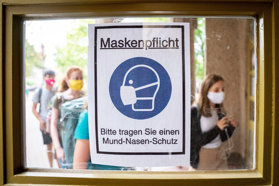 Das Rathaus appelliert an die Dresdner, sich an die Regeln zu halten, um gut durch die Pandemie zu kommen.