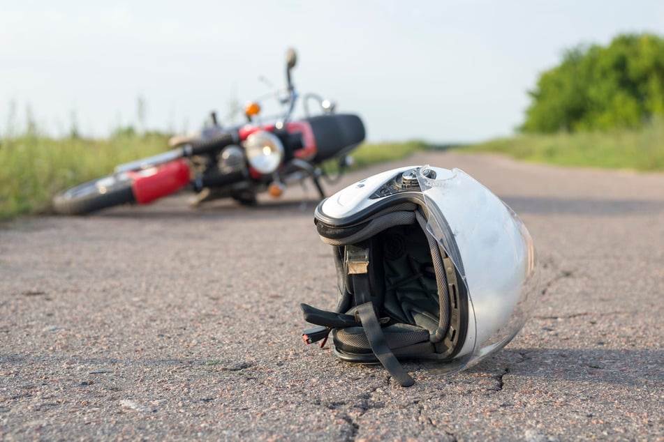 Bei Hildesheim wurde ein Motorradfahrer lebensbedrohlich verletzt. (Symbolbild)