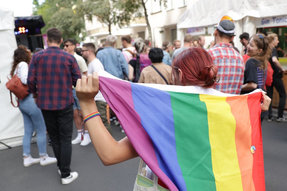 Jedes Jahr im Sommer kommt die queere Community beim lesbisch-schwulen Stadtfest in Schöneberg zusammen.