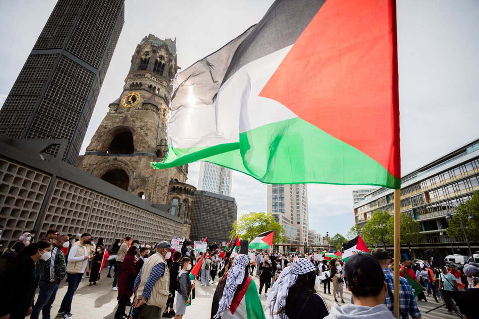 Zwei pro-palästinensische Demonstrationen wurden in Berlin für das Wochenende verboten. Die Polizei bereitet sich dennoch auf einen Einsatz vor. (Archivbild)