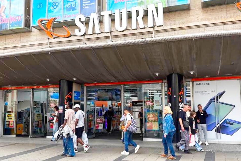 Darum wollen alle am Freitag (19.9.) zu Saturn
