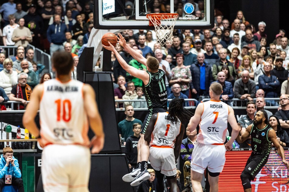 Die Chemnitzer Niners kassierten am Mittwochabend eine Heimniederlage gegen Surne Bilbao Basket. Dennoch ziehen die Chemnitzer ins Europe-Cup-Finale ein.