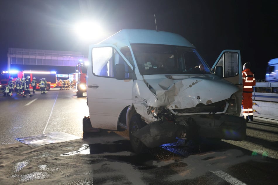 Der Transporter-Fahrer war nicht mehr am Unfallort anzutreffen.