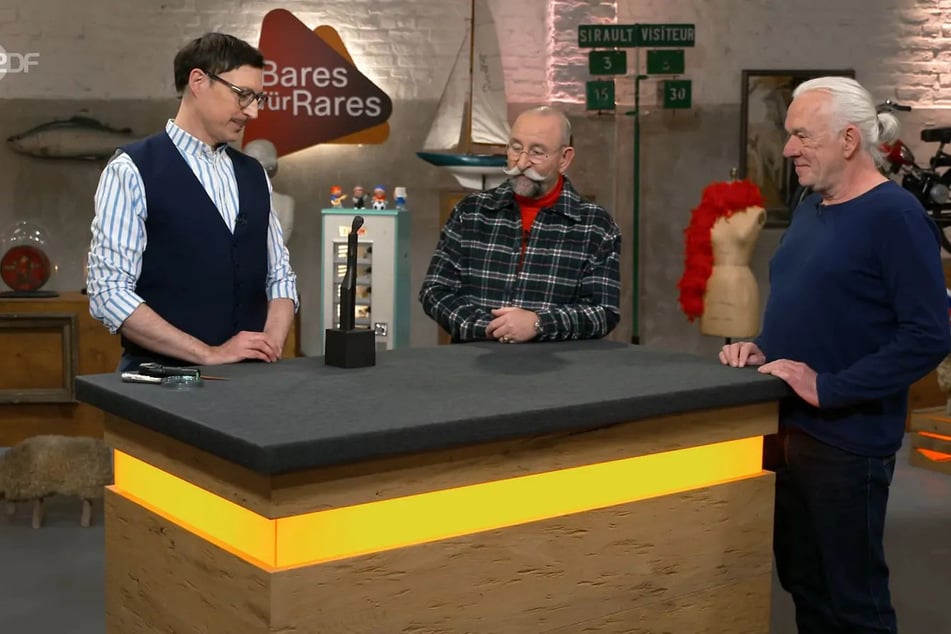 Raimund Müller (67) aus Singen will bei "Bares für Rares" eine Bronzefigur zu Geld machen.