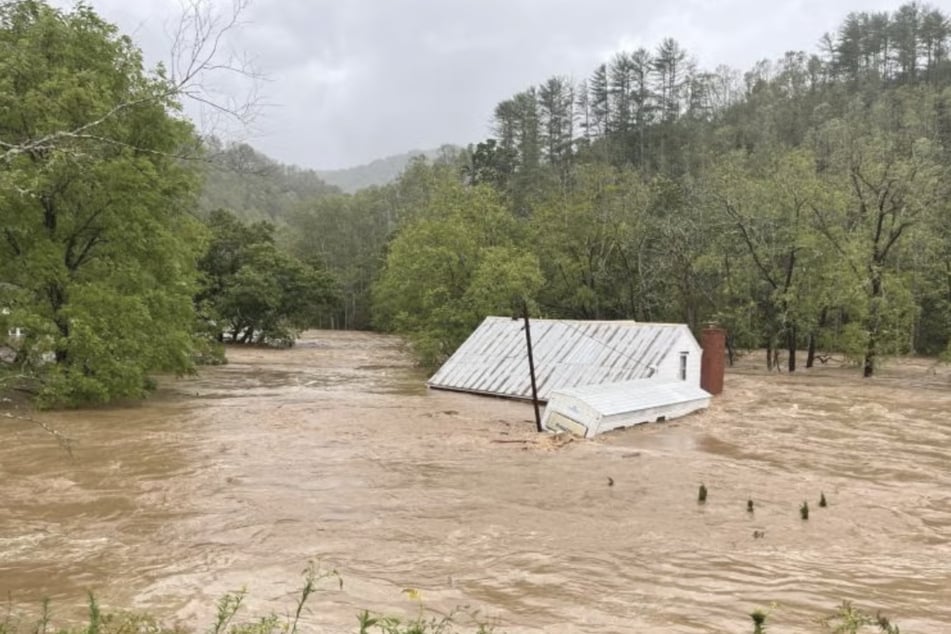 In North Carolina richtete Hurrikan "Helene" schwäre Schäden an, Flüsse traten über die Ufer.