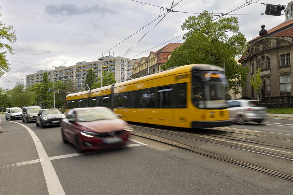 Im Bereich der Sachsenallee wird es in und nach den Osterferien zu Einschränkungen im Bahn- und Autoverkehr kommen. (Archivbild)