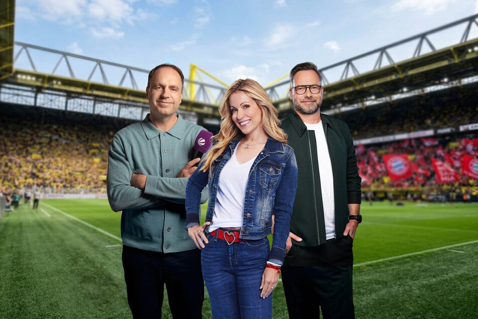 Führen durch den heutigen Fußballabend: Kommentator Jonas Friedrich (46, l.), Reporterin Andrea Kaiser (44) und Moderator Matthias Opdenhövel (55).