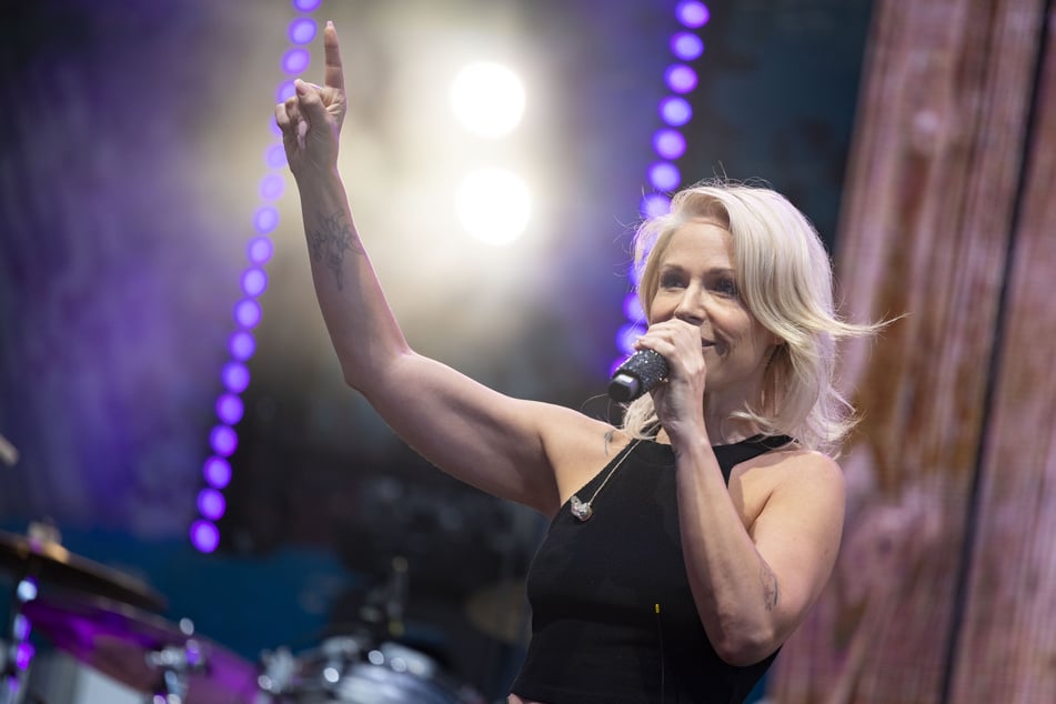 Schlagersängerin Michelle (53, bürgerlich Tanja Gisela Hewer) hört nach 30 Jahren Showbusiness auf.