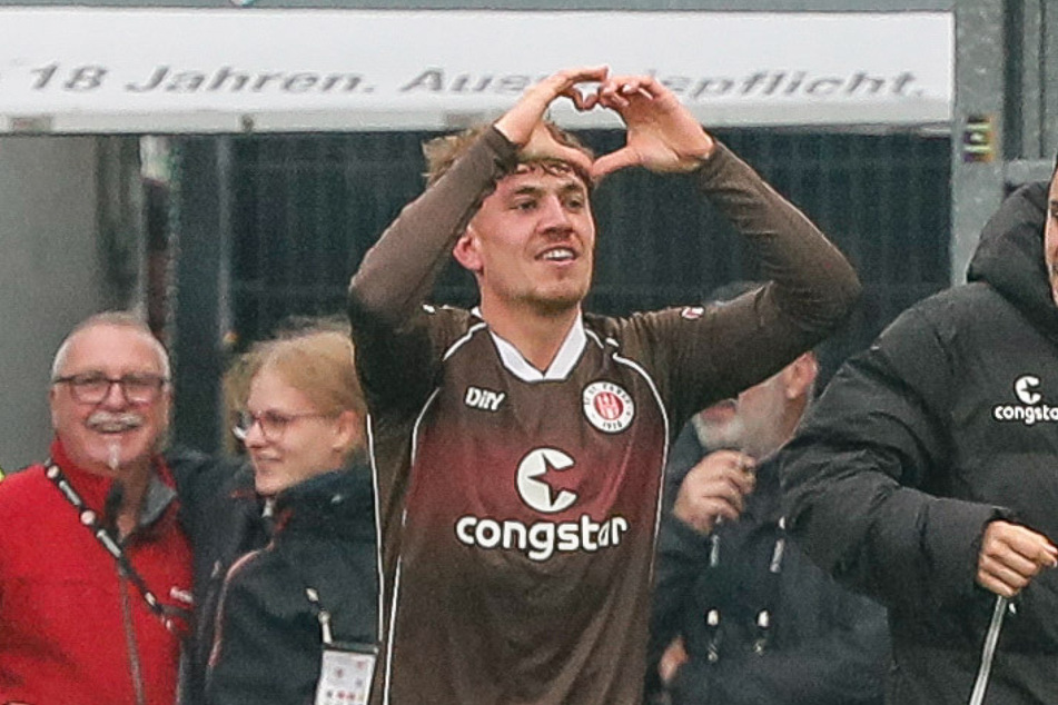 Philipp Treu (22) jubelt nach seinem Siegtreffer für den FC St. Pauli.