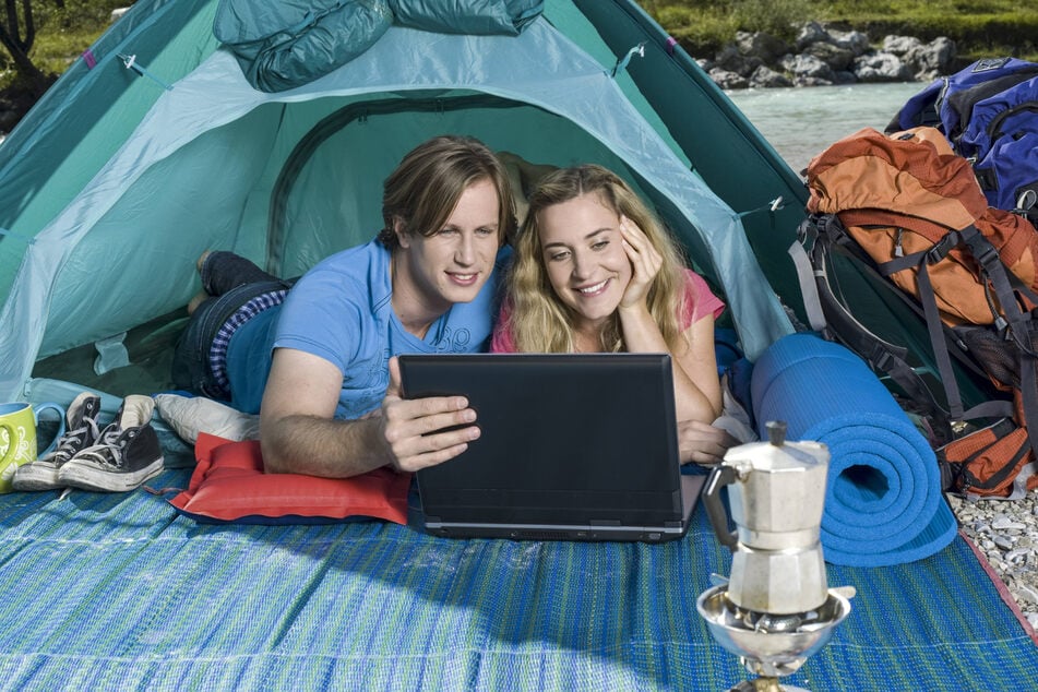 Schlafen unterm Sternenzelt: Camping ist die erste Alternative, um steigenden Flugreisepreisen zu trotzen.