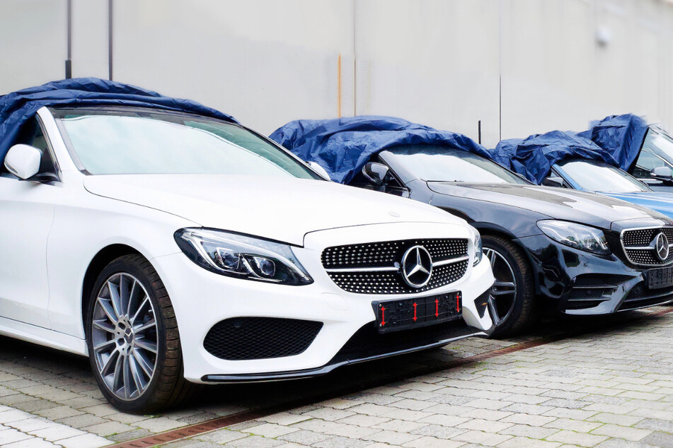 Das Hessische Landeskriminalamt veröffentlichte ein Foto, welches die beschlagnahmten Luxus-Autos aus Hessen zeigt.