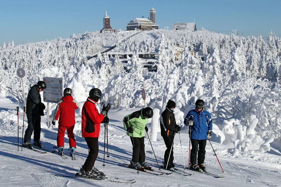 Die Fichtelberg-Betreiber bekamen zuletzt eine Finanzspritze. Wie es allgemein mit dem sächsischen Wintersport weitergeht, soll bald ein Treffen entscheiden.