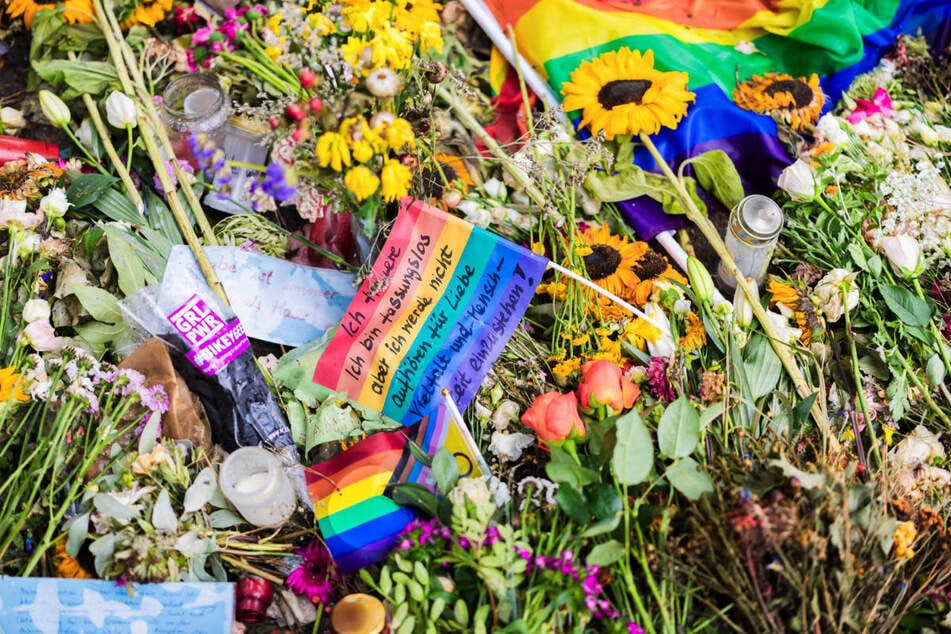 Die Anteilnahme nach dem Anschlag auf den CSD in Berlin ist weiterhin sehr groß.