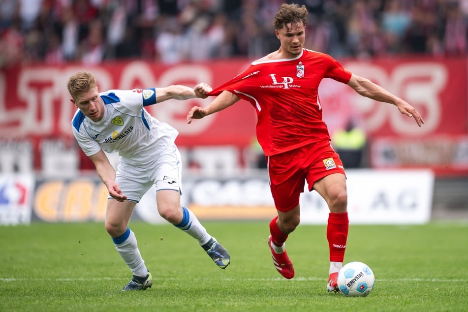 Robin Fabinski (21, r.) wird den FC Rot-Weiß Erfurt nach der Saison verlassen und sich Drittligist VfL Osnabrück anschließen.