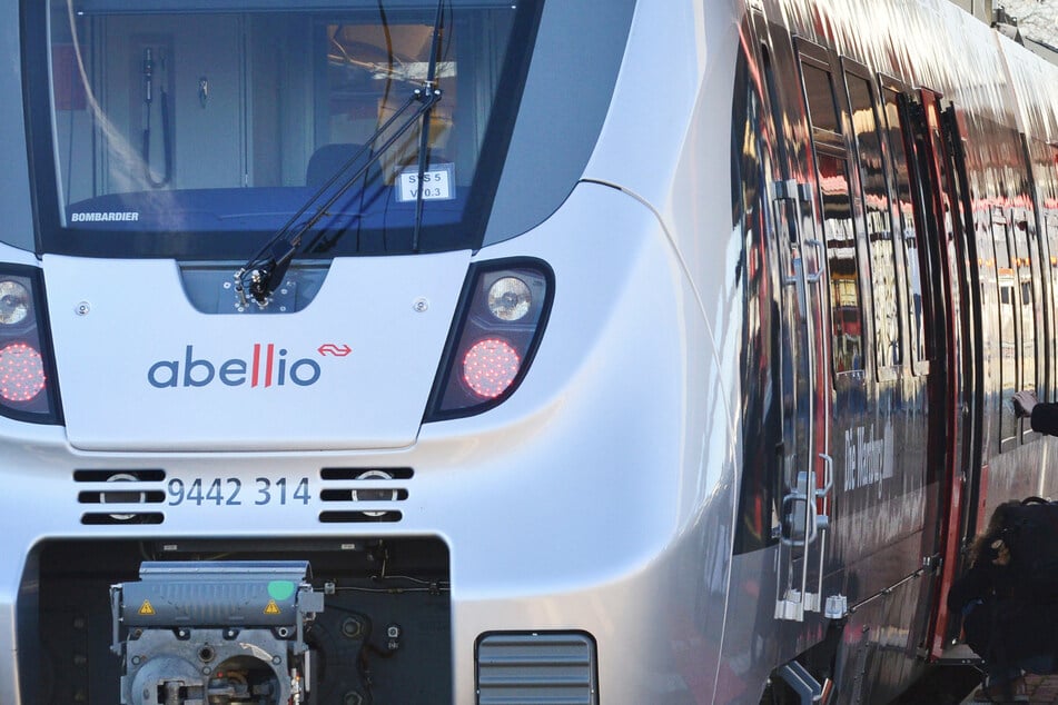 Wer künftig mit Zügen des öffentlichen Personennahverkehrs (ÖPNV) unterwegs sein möchte, muss tiefer in die Tasche greifen.