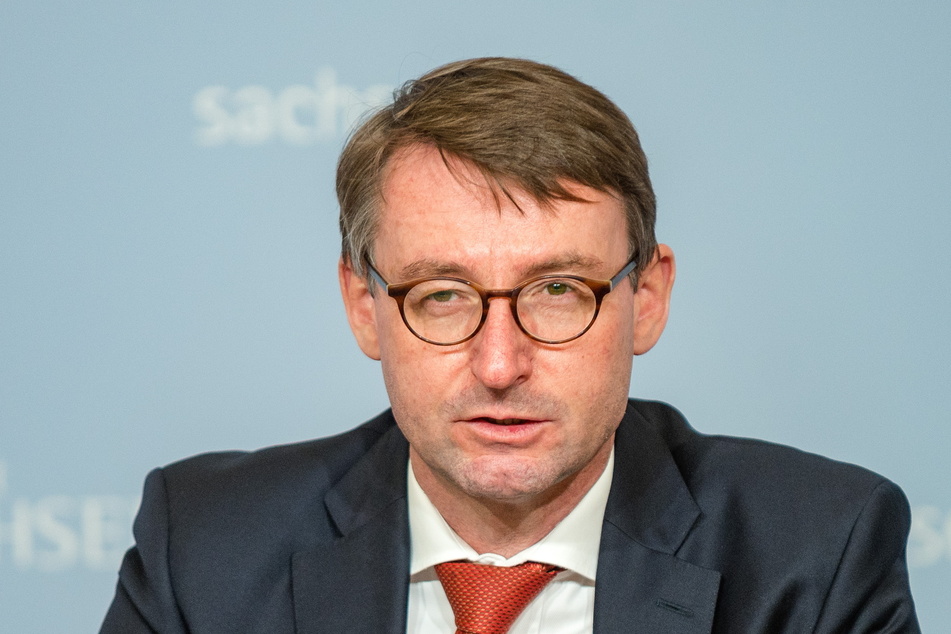 Sachsens ehemaliger Innenminister Roland Wöller (53, CDU) sagt am heutigen Donnerstag im AfD-Untersuchungsausschuss aus.