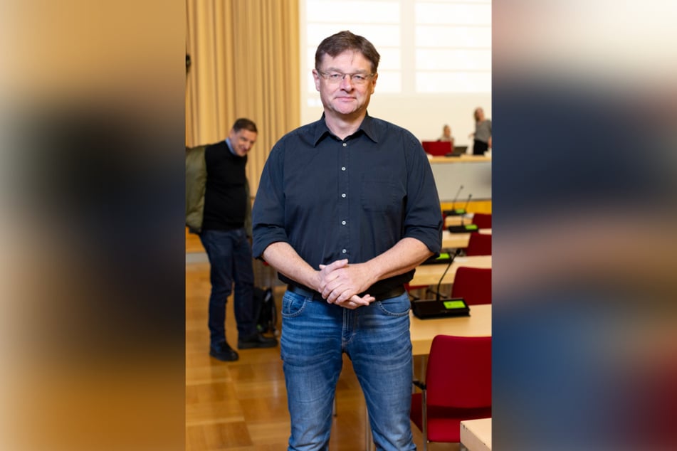 TZ-Fraktions-Chef Holger Zastrow (56) fordert pragmatische Entscheidungen statt jahrelanger Gängelei.