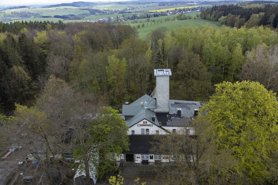 Bei der Wanderung kommt man auch am Adelsbergturm vorbei.