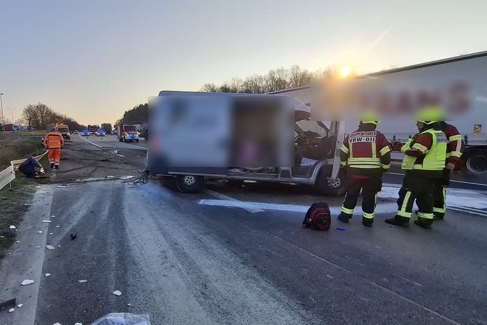 Am Mittwochmorgen krachte ein Kleintransporter auf der A4 bei Chemnitz gegen die Leitplanke.
